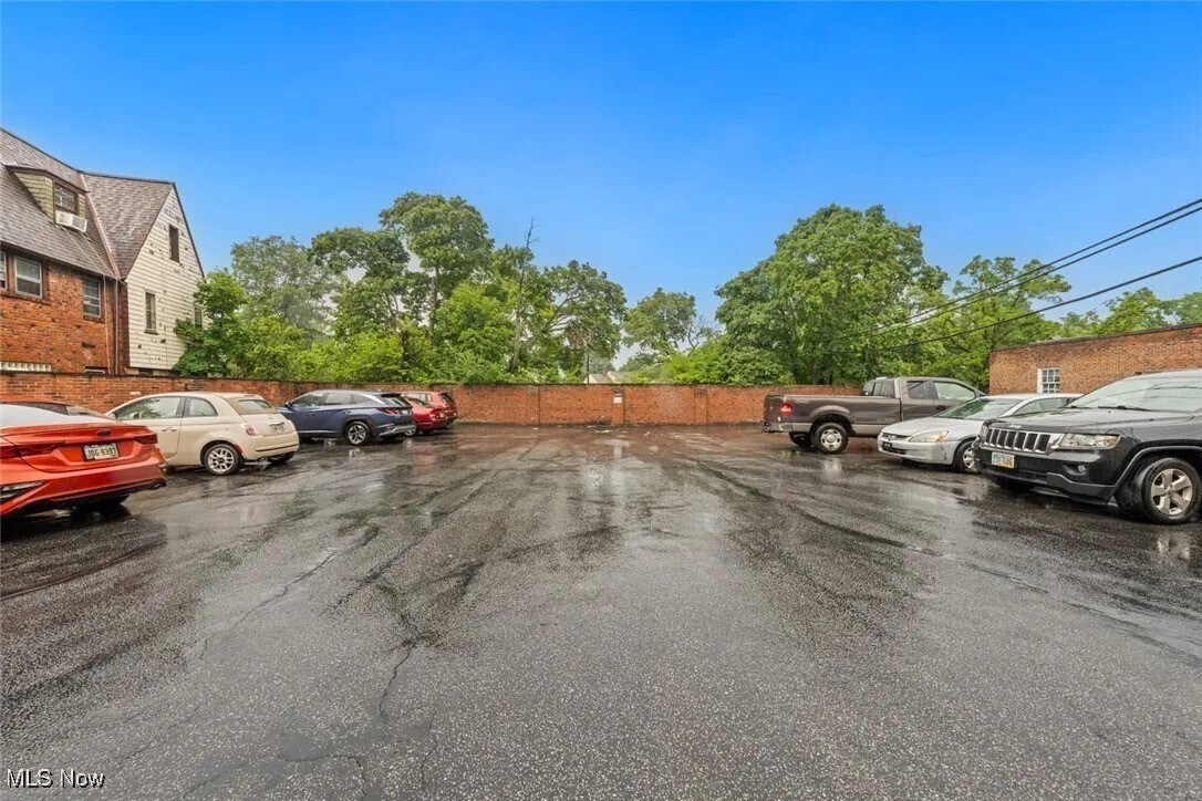 Photo - 15610 Van Aken Blvd Unit 5