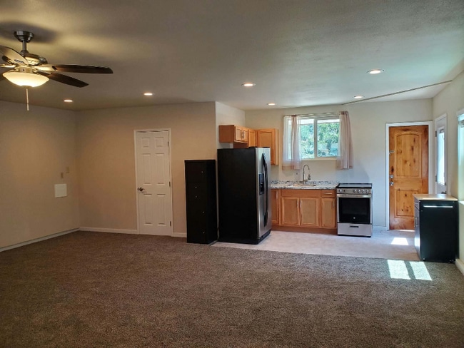 Photo - 766 S Grade Rd