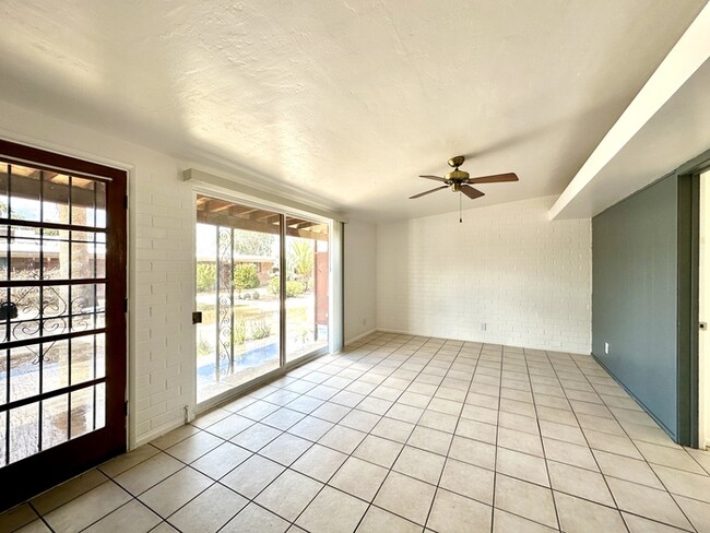 Photo - 2 Bedroom 1.5 Bath in Desired Area w/ Fenc...