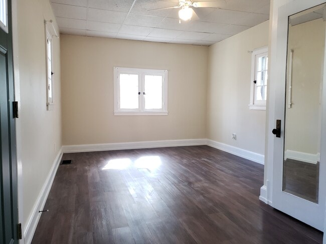 Dormitorio reformado - 423 Steward Ave Unidad A