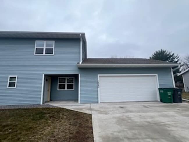 3 Bedroom Duplex - 3 Bedroom Duplex Townhome