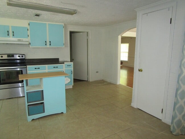 Photo - 2 Bedrooms, 2 Bathrooms - Kingston Home