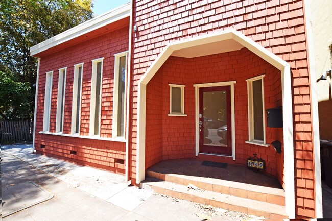 Building Photo - 1710 Martin Luther King Jr Way Unit A