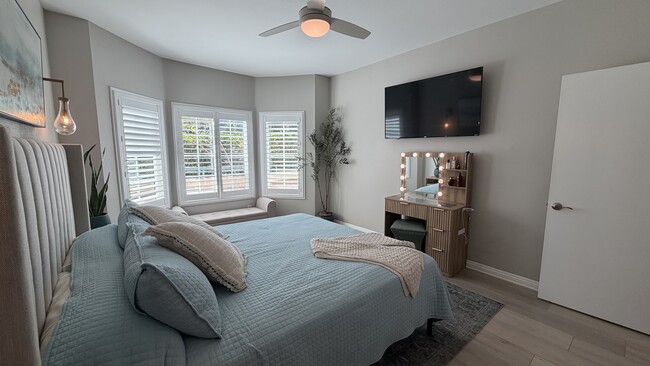 2150 Camino de la Reina Unit 105