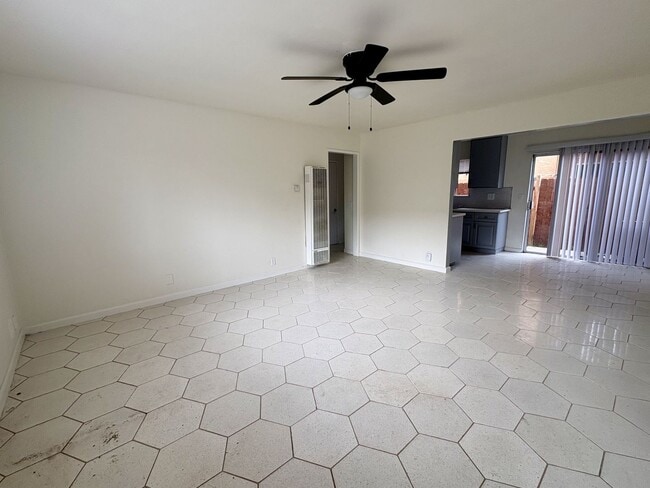 Building Photo - 1951 N Ventura Rd Unit B