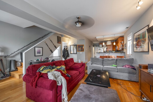 Photo - 3023 N Oakley Ave Apartment Unit 2