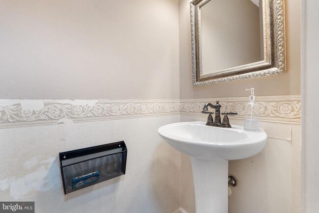 Photo - 520 Kingdom Ct