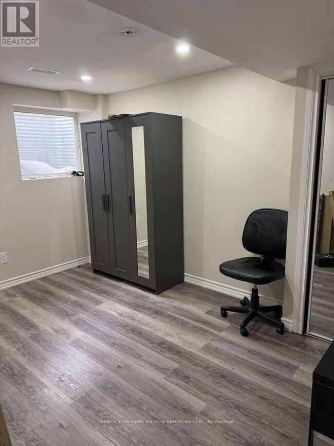 Photo - 40 Roulette Cres