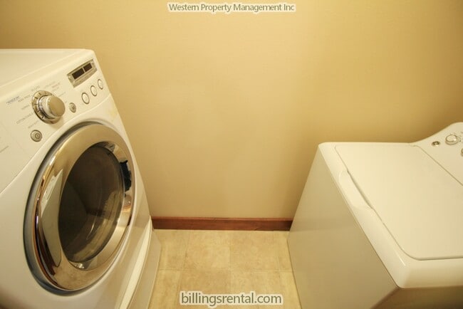 Laundry Area - 2027 Lakehills Dr Unit 2027
