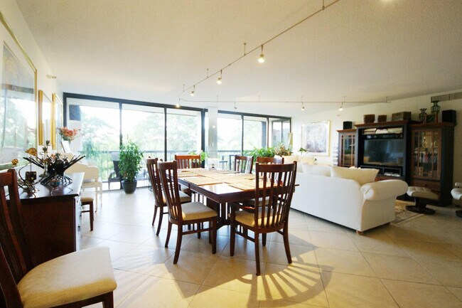 Photo - 2480 Presidential Way Unit 302