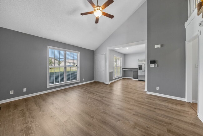 Photo - 443 Cranklen Cir