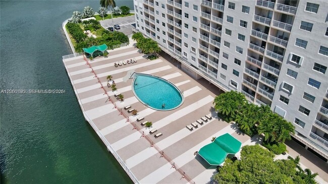 Photo - 400 Kings Point Dr Unidad 320