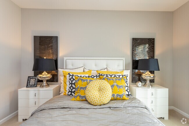 2BR, 2BA - 1096SF Sandalwood - Master Bedroom