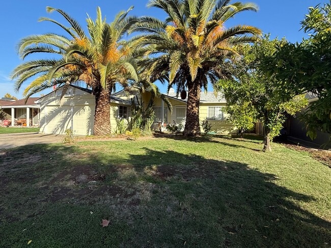 Photo - Cozy 2 bedroom 1 bathroom with pool!