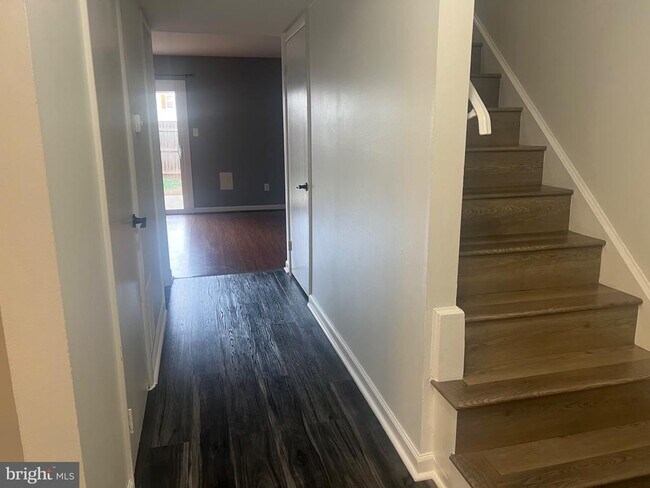 Photo - 8826 Stauffer Rd