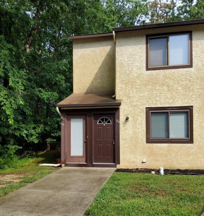 End unit, first floor - 23 Stratton Ct Unit 23