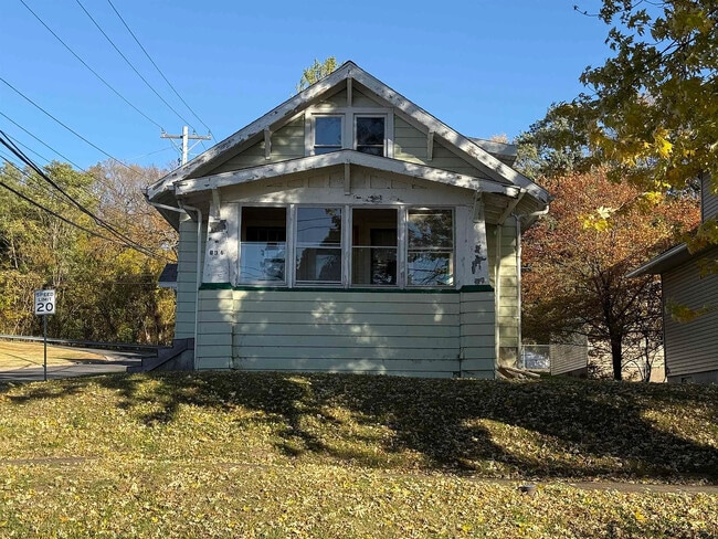 Building Photo - 834 N 4th St