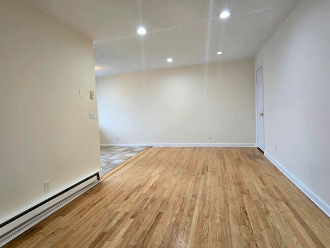 Building Photo - 6405 Durham Ave Unit 1B