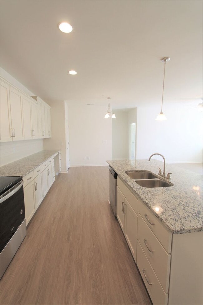Photo - BEAUTIFUL 3BD 2.5 BTH Apartment home RAINTREE - Ballantyne Commons Pkwy