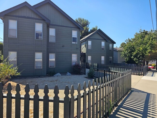 Building Photo - 725 Pepper St Unit 725 3 Rental