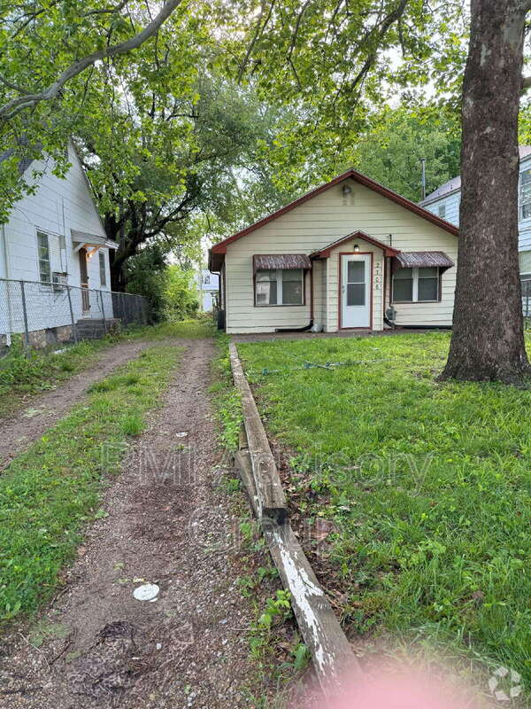 Building Photo - 2706 SE Kentucky Ave Rental