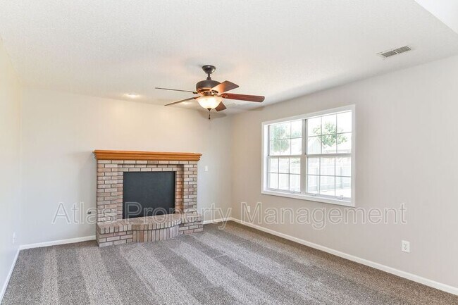 Photo - 812 NE Colleen Dr