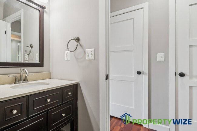 Photo - 1527 Light St