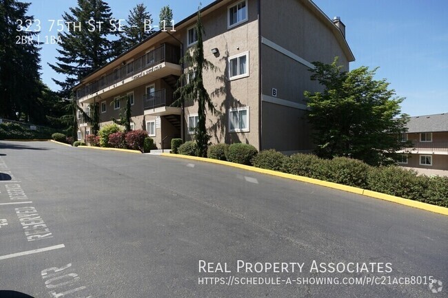 Building Photo - Spacious and Bright 2 Bedroom Condo with L...