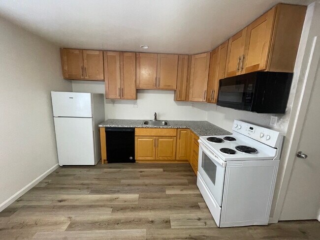 Photo - 2-Bed Condo Retreat with Elegant Granite Touches in Antioch Unidad 2