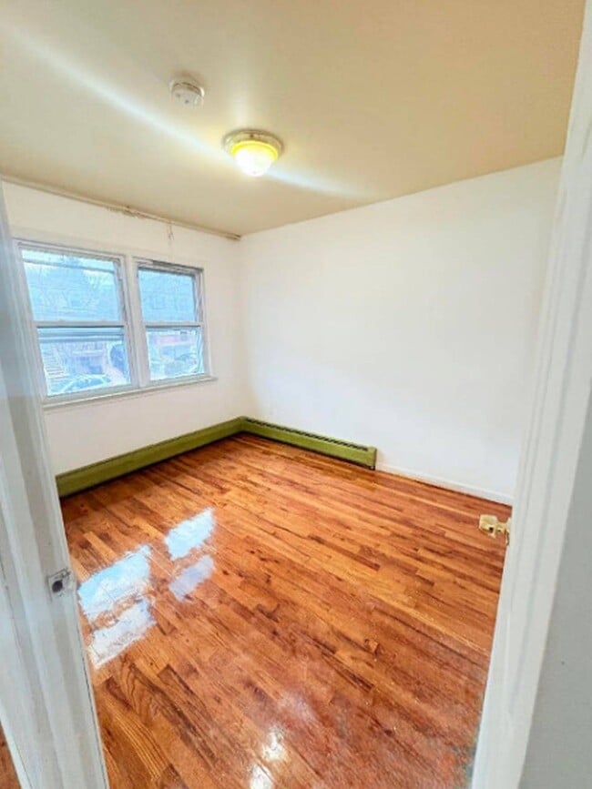 Photo - 45-33 160th St