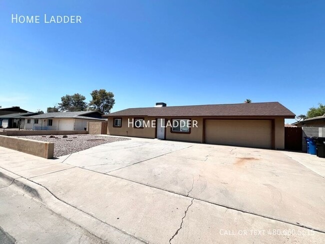 Photo - 114 W Rawhide Ave House