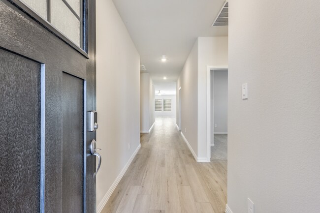 Photo - 203 Whitlow Dr