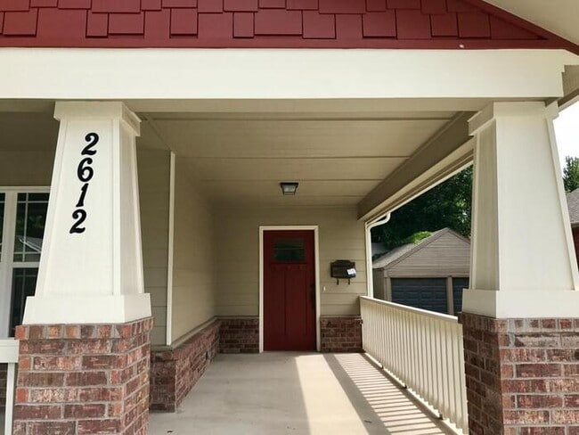 Photo - 3/2 Open And Bright Craftsman!