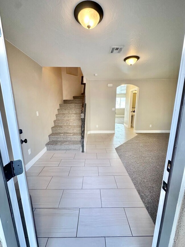 Photo - Desert Hills Gem!