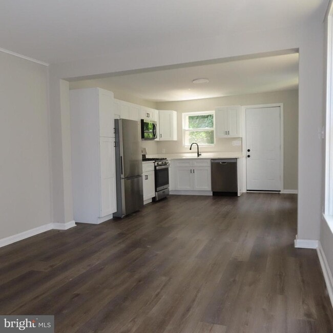 Photo - 828 Broad St