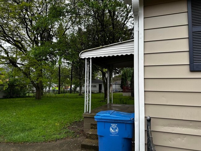 Photo - 7080 Highview St