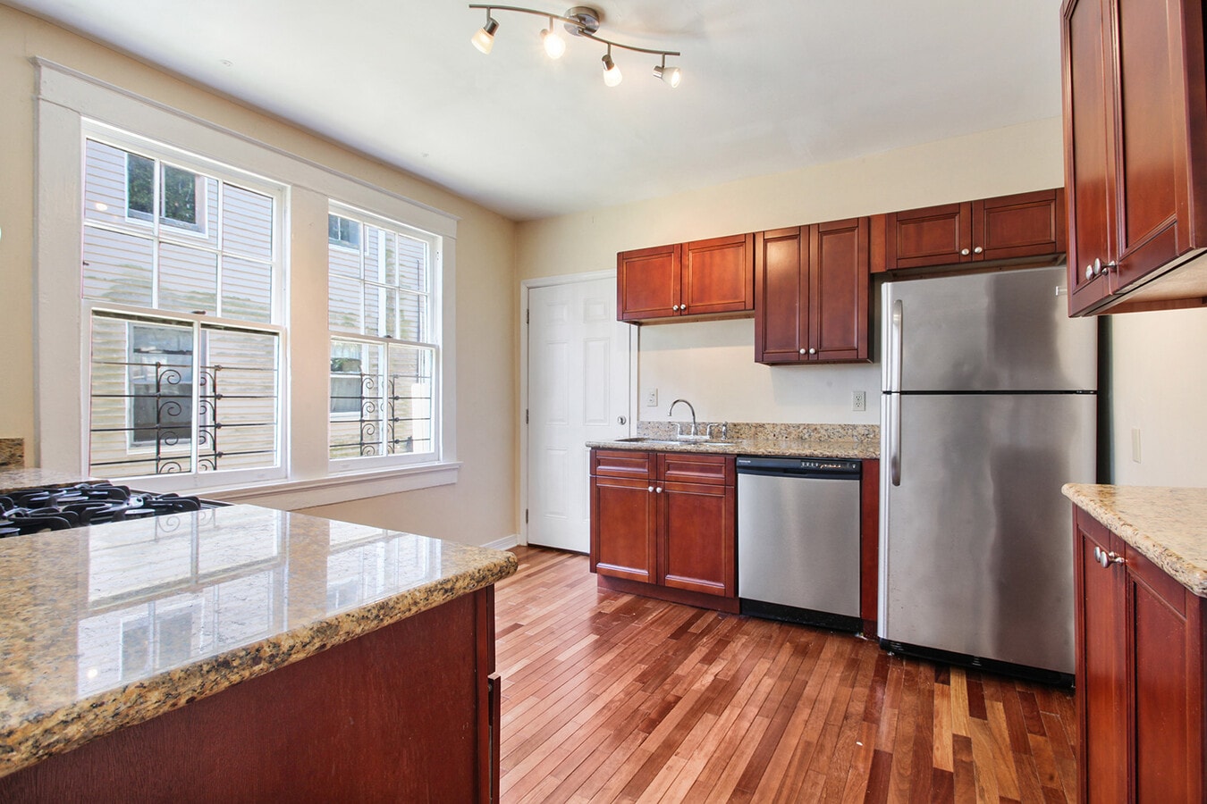 Photo - 3132 Robert St