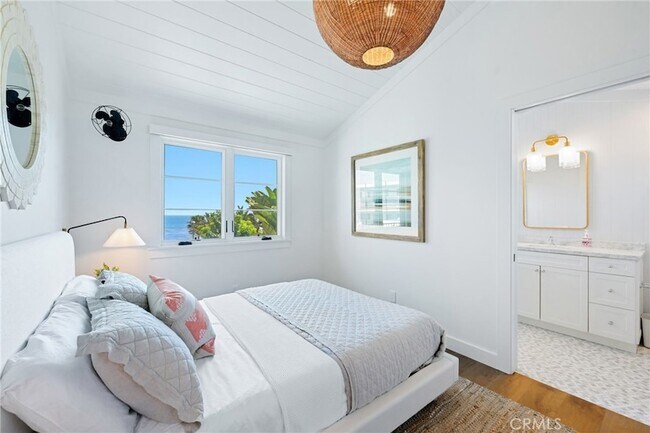 Photo - 360 Cliff Dr