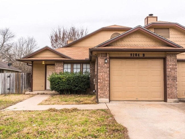 Building Photo - 9204 Sedgemoor Trail Unit 1