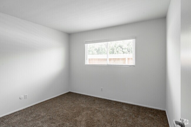 2 habitaciones, 1,5 baños - 940 pies cuadrados - Dormitorio 2 - The Bungalows