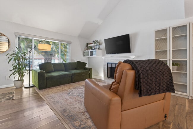 Photo - 976 Di Marino St