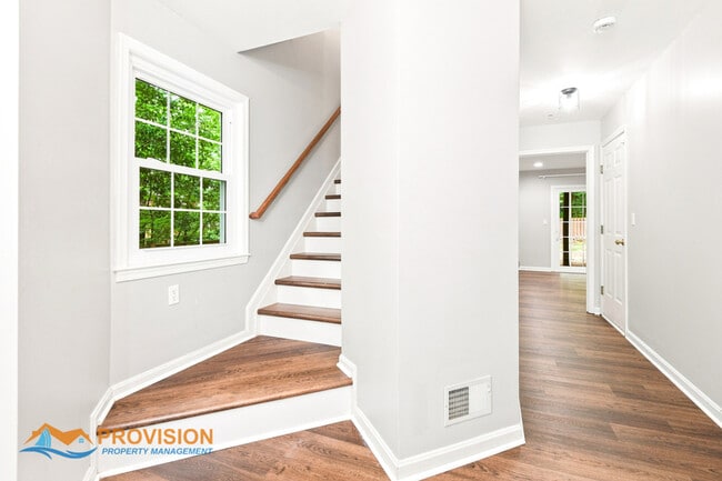 Photo - 217 Wintergull Ln