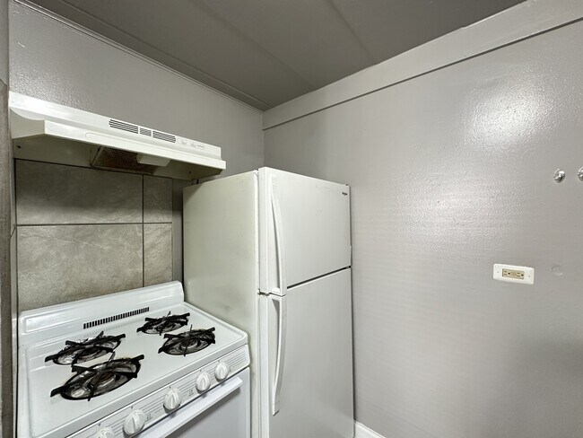 Photo - 9612 Ivanhoe Ave Unit 3