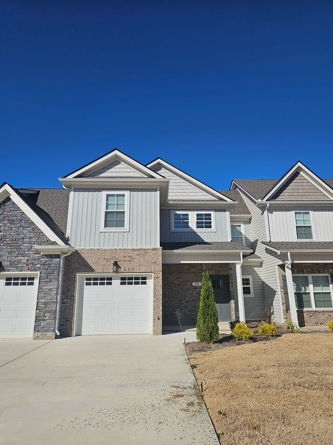 Building Photo - LUXURY TOWNHOME  IN THE CENTER OF MANCHESTER!