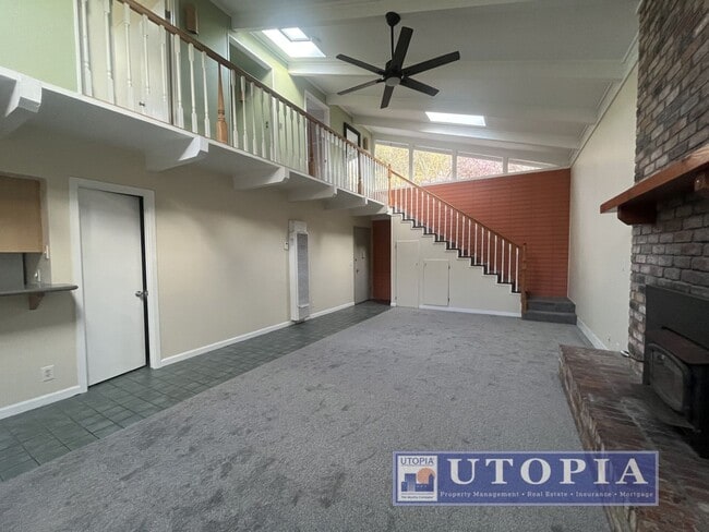 Photo - Beautiful and spacious 2 Bedroom, 1.5 Bathroom Located in Rio Del Mar, close to the beach and Apt...