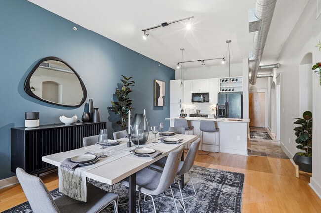 2BD, 2BA - 1252SF - Dining Area