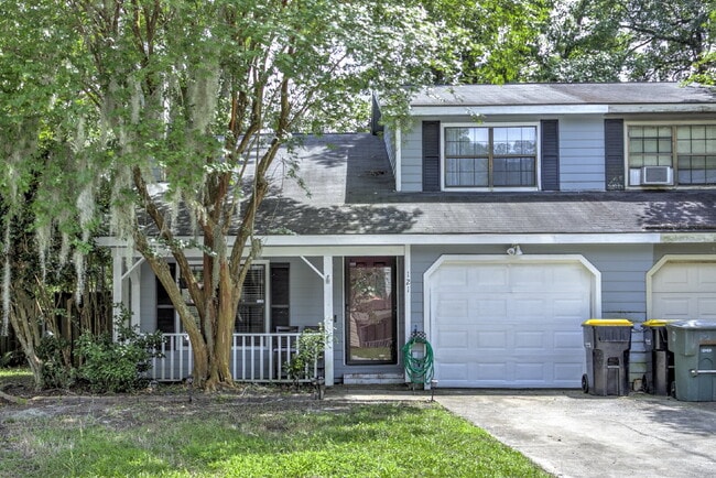 Building Photo - Townhome on Southside