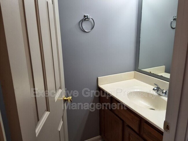 Photo - 1113 Crowne Pointe Dr