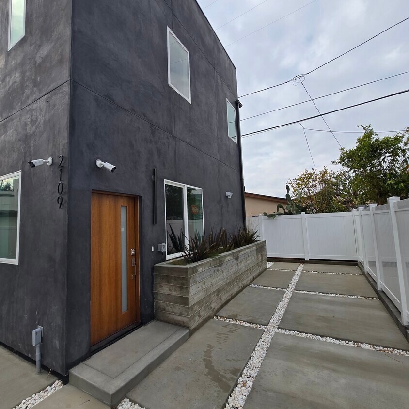 Photo - 2109 S West View St (Los Angeles, CA)