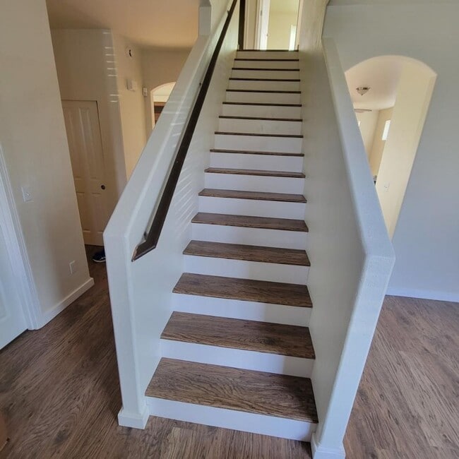 Photo - 4 Bedroom plus den, Lacey/Meridian Campus Home for Rent
